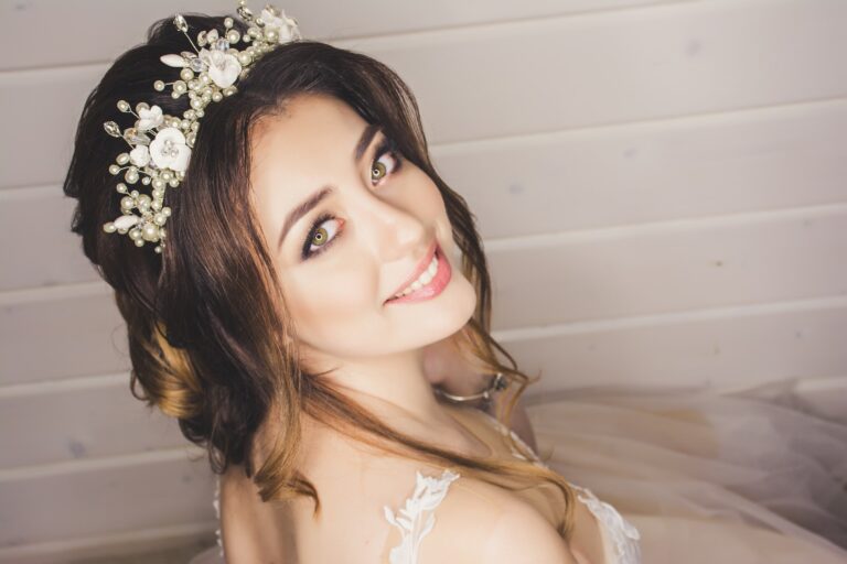 How to Become a Bridal Makeup Artist